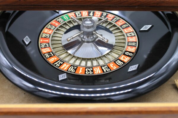 Cofanetto scatola da gioco con fiches e roulette - Image 4