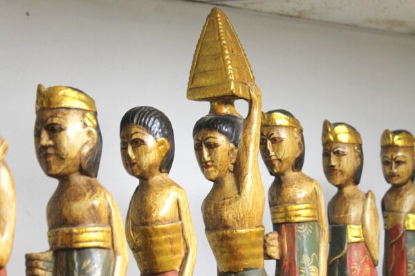Scultura in legno processione indonesiana - Image 7