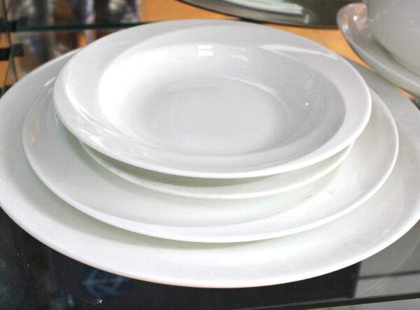 Servizio piatti Wedgwood bianco 22 pz - Image 2