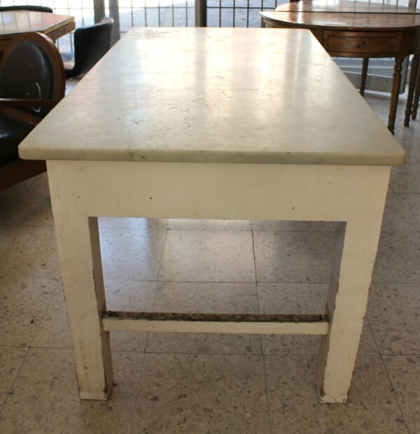Tavolo con piano in marmo