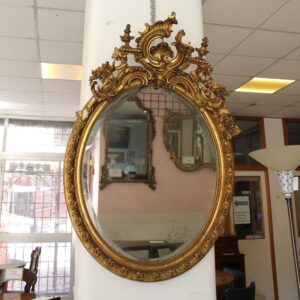 Specchio d'epoca con cornice dorata