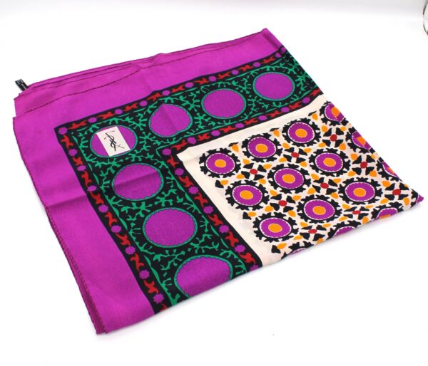 Foulard in seta di Yves Saint Laurent - immagine 2