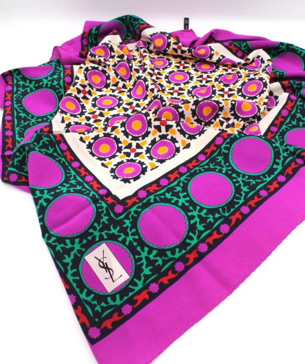 Foulard in seta di Yves Saint Laurent