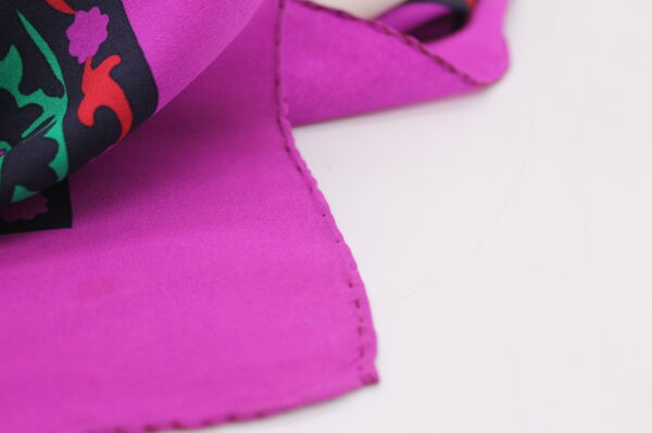 Foulard in seta di Yves Saint Laurent - immagine 6