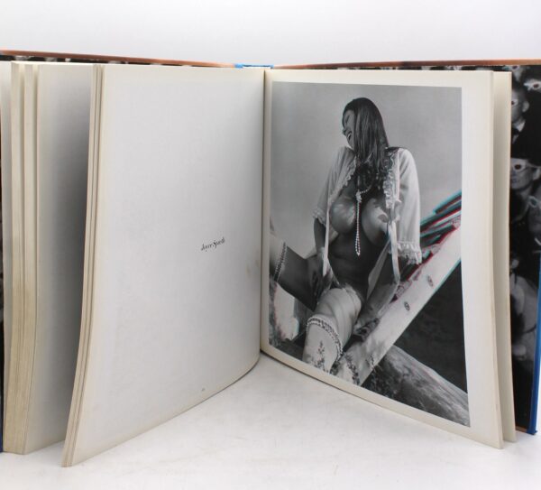 LIbro The Big Book of Breasts con occhiali 3D - immagine 5