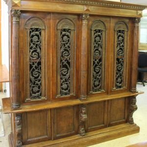 Credenza rinascimentale con intagli e colonne