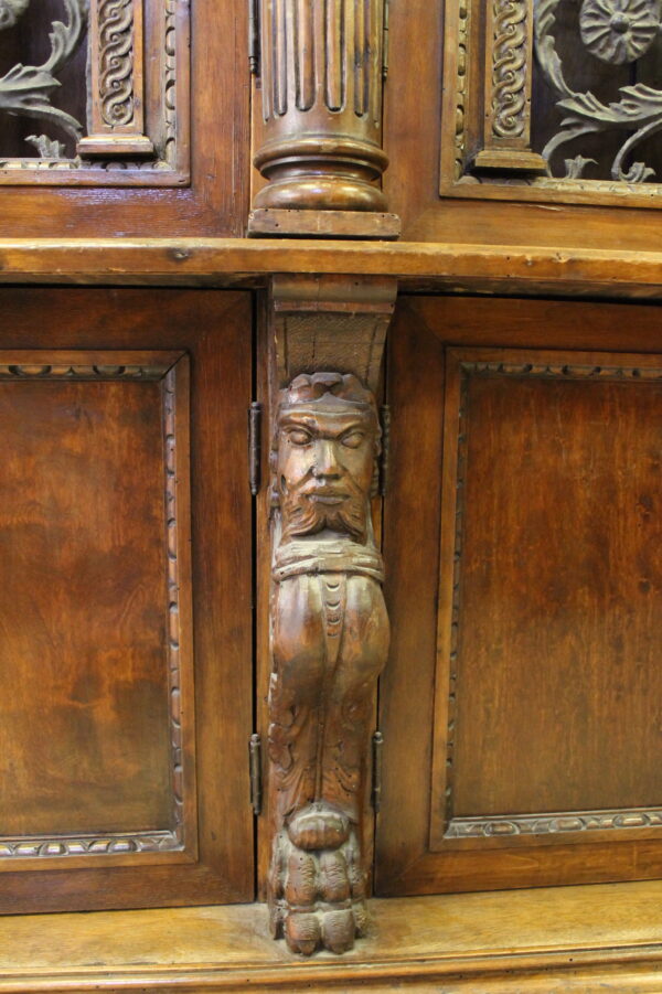 Credenza rinascimentale con intagli e colonne - immagine 3