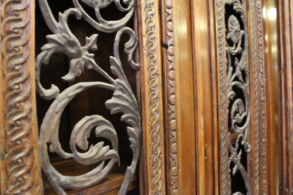 Credenza rinascimentale con intagli e colonne - immagine 7