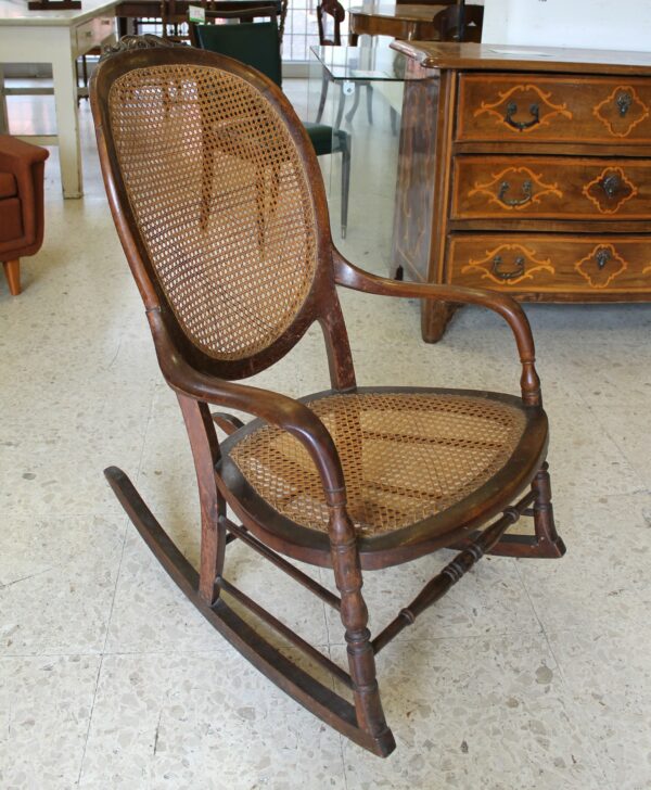Sedia a dondolo d'epoca