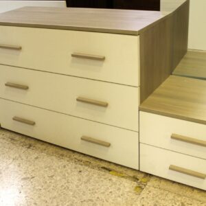 Mobile comò + due comodini + specchio