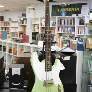 Basso replica tipo Fender + custodia